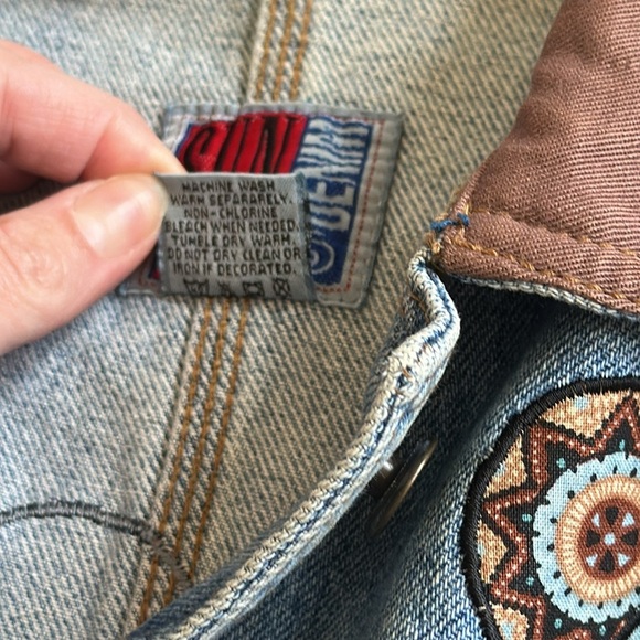Vintage Sunbelt Denim Jacket Light Wash Embroidered Circular Embroidered Details - Picture 9 of 9